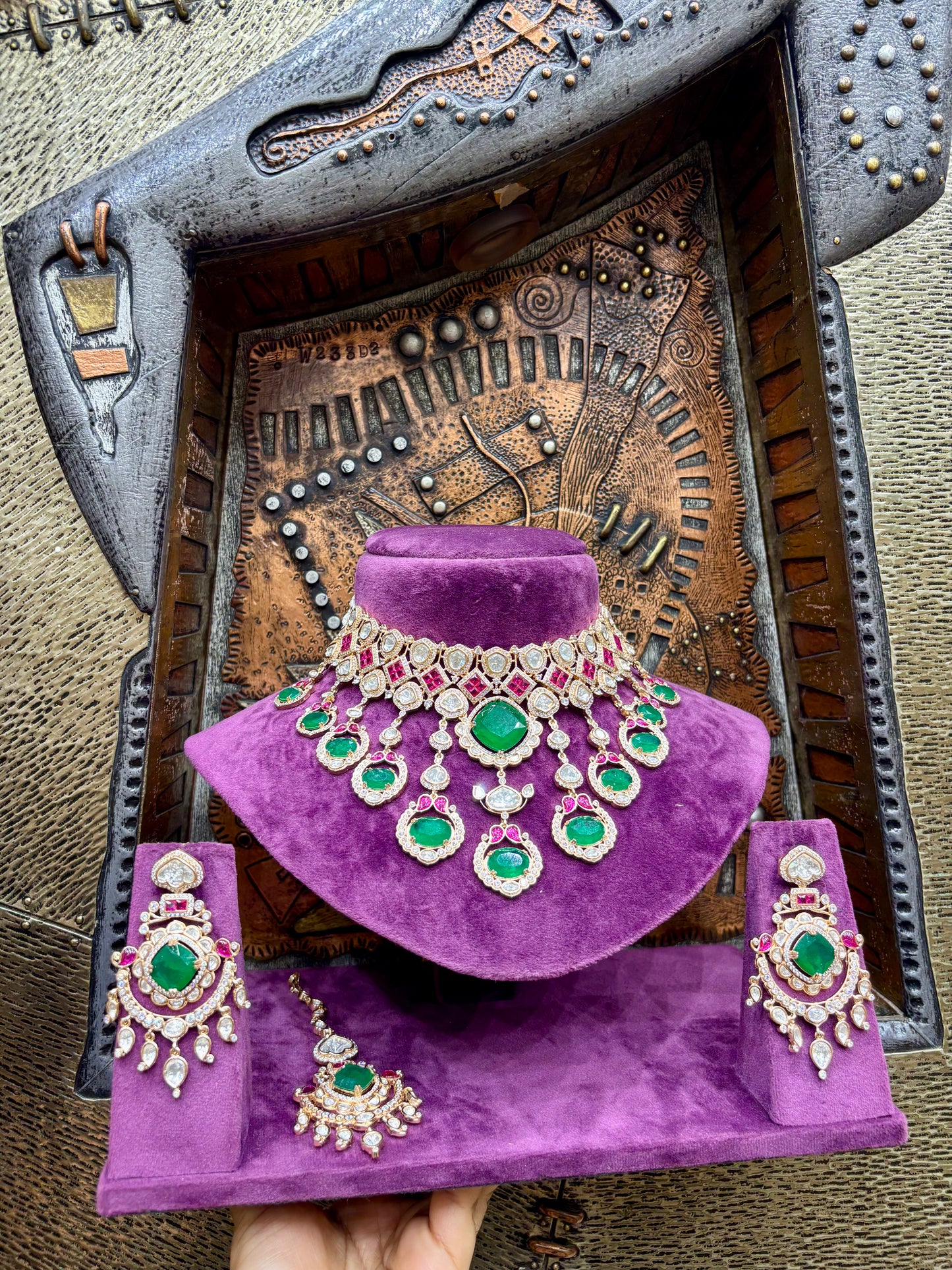 Cabochon Emerald & Polki Bridal Choker Set
